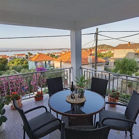 Apartman Sara Preko Ngoại thất bức ảnh