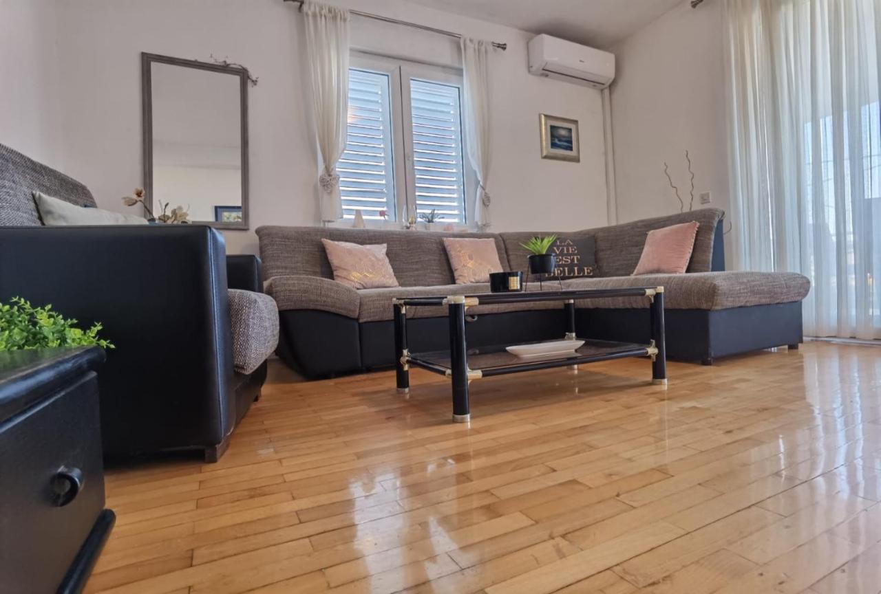 Apartman Sara Preko Ngoại thất bức ảnh