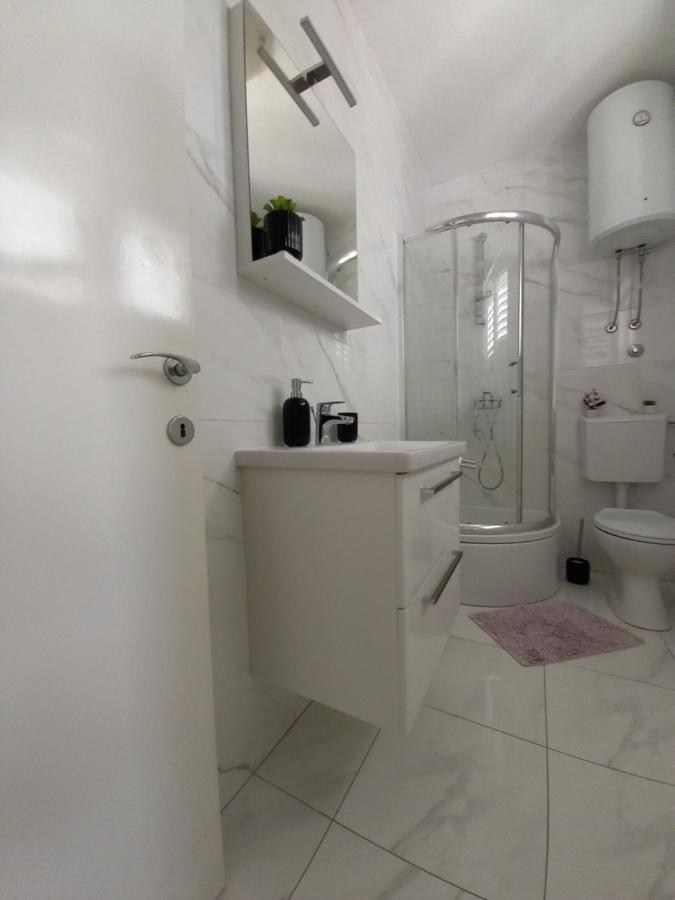 Apartman Sara Preko Ngoại thất bức ảnh